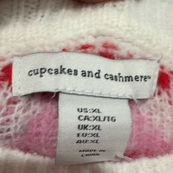 NWT ❤️ Cupcakes & Cashmere Heart Motif Valentines Sweater Size XL - Picture 3 of 7
